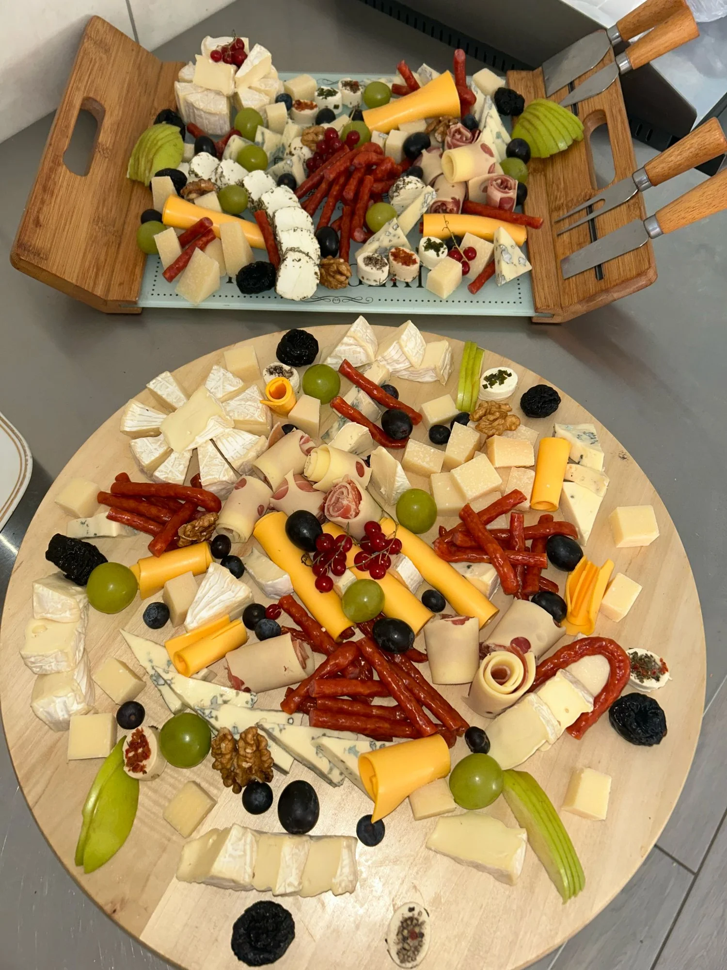 Platou brânzeturi și aperitive